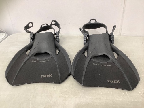 Adult Flippers, E-Comm Return - Lot 474