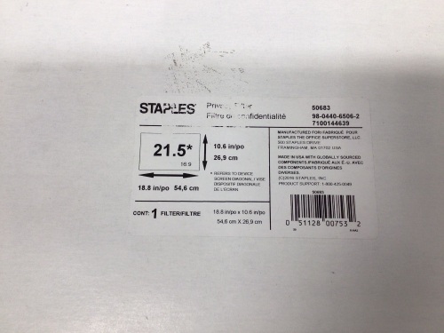 Staples Privacy Filter, Appears New - Lot 568