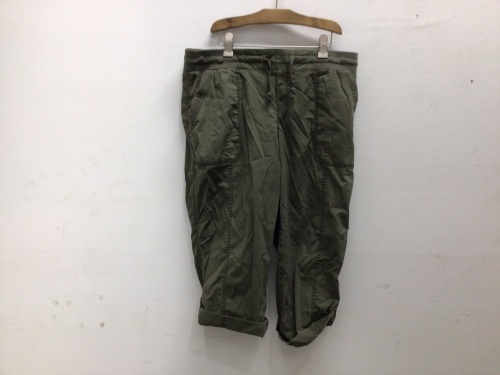 Natural Reflections Womens Shorts, Size 18, Appears New - Lot 570