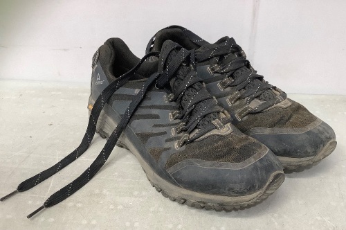 Mens Hiking Shoes - Lot 305
