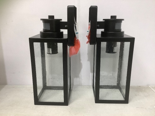Dusk to Dawn Wall Light Fixure w/ Motion Sensor - Lot 112