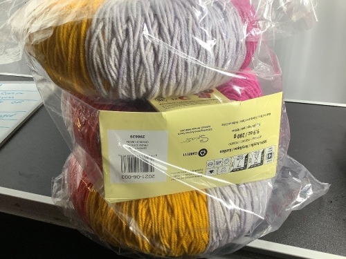 Lot of (2) Quick Start Yarn, Appears New - Lot 104