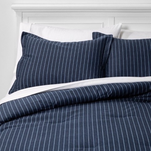 Family Friendly Stripe Comforter & Pillow Sham Set Navy - Lot 3376