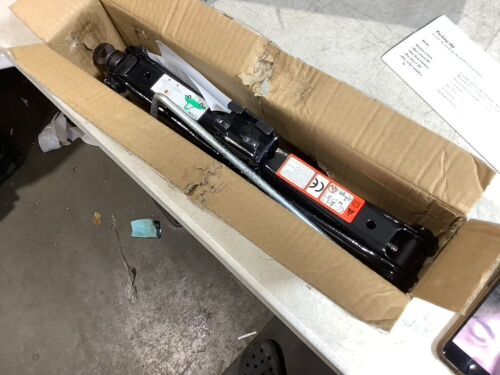 2 Ton Car Scissor Jack - Lot 663
