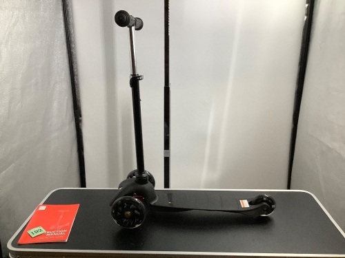 Kids Mini Kick Scooter, Missing Brake, E-commerce Return  - Lot 192