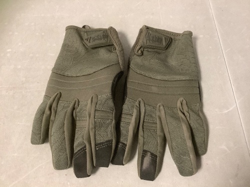 Touch Screen Compadible Competition Shooting Gloves - Hanging Hook Broken - Lot 101