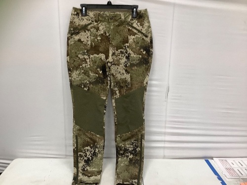 Lot of Womens Camo Pants, Shirt - Lot 461