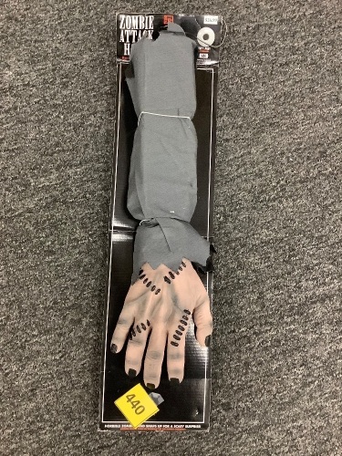 Zombie Attack Hand - Lot 440