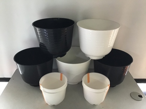 Black/White , Planters, LOT of 7, New , Retail - $5 - Lot 222