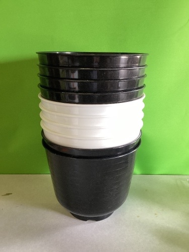 XL Planters, Black/White , LOT of 10, New, Retail - $5 - Lot 244