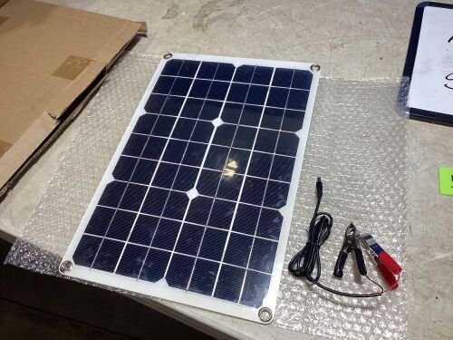 Lot of (12) Solar Panels - Lot 585