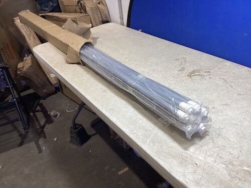 R17d Tube Light Bulbs - Lot 535