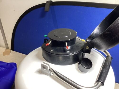Liquid Nitrogen Container - Lot 1100