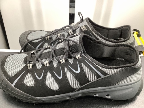 World Wide Sportsman Shoes, Men's 12, Appears New - Lot 432