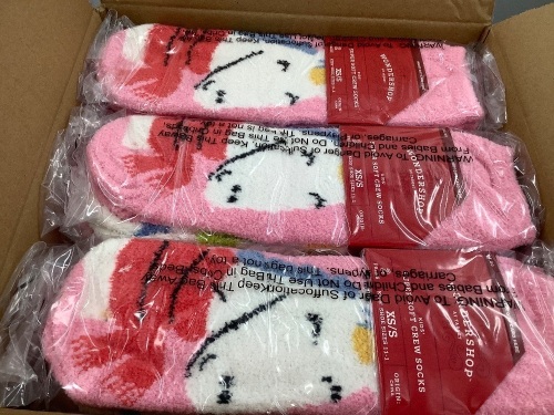 Box of 12 Supersoft Kids Crew Socks, XS/S, Appears New - Lot 409