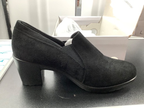 Dream Pairs Women's Shoes, Size 8, Appears New - Lot 445