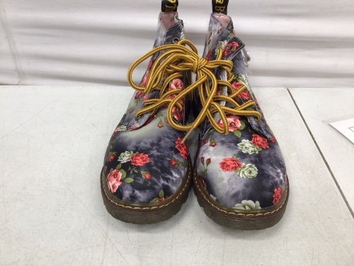 Womens Boots, 9.5 - Lot 476