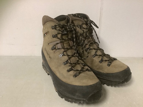 Zamberian Hiking Boots, Size 12 - Lot 454