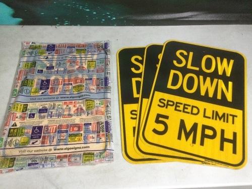 Lot of (4) Sow Down Speed Limit 5 MPH Signs - New - Lot 577