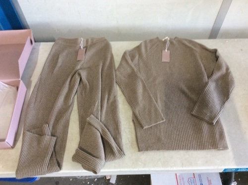 Nap Loungewear 100% Cashmere Set, Medium - Appears New - Lot 445