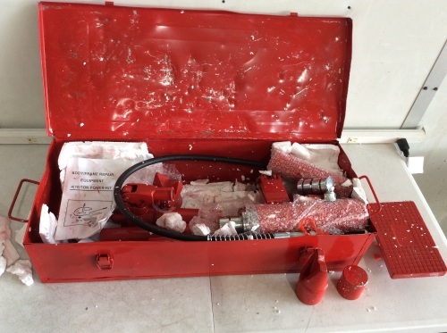 20 Ton Capacity Hydraulic Body Frame Repair Kit - Unknown Condition - Lot 817