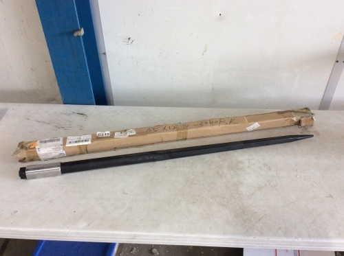 VEVOR 49" Hay Bale Spear 3000 lbs Capacity - Appears New  - Lot 1150