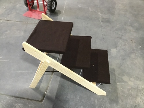 Foldable Pet Stairs - Appear New - Lot 688