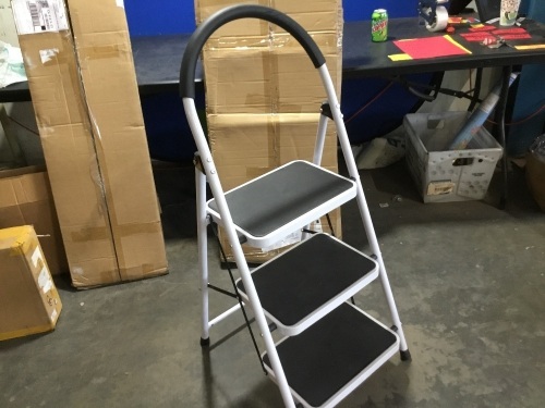 KingSo 3 Step Ladder - Appears New - Lot 696