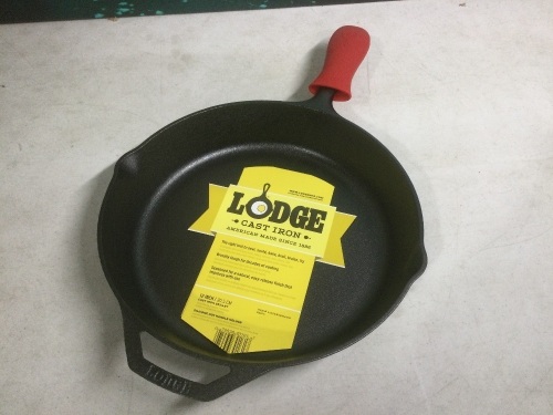 Lodge 12" Cast Iron Skillet with Silicone Hot Handle Holder - New - Lot 195