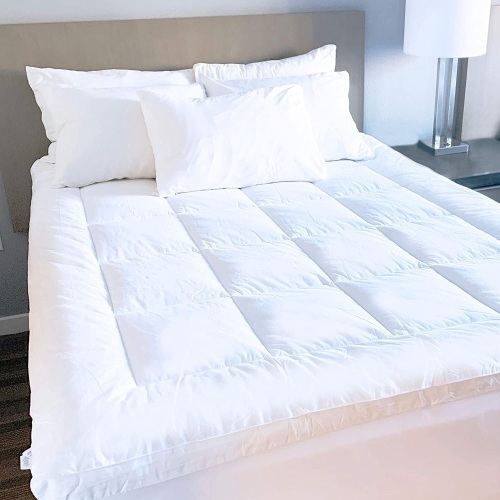 Restinlux Queen Ultra Thick Down Alternative Mattress Topper - New  - Lot 753