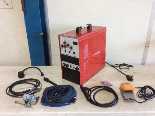 VEVOR TIG200 200Amp AC DC Portable Aluminum Tig Stick Welder  DC Dual Voltage 110V 220V Inverter 85% Efficiency - E-Comm Return, Unknown Condition, Untested  - Lot 145