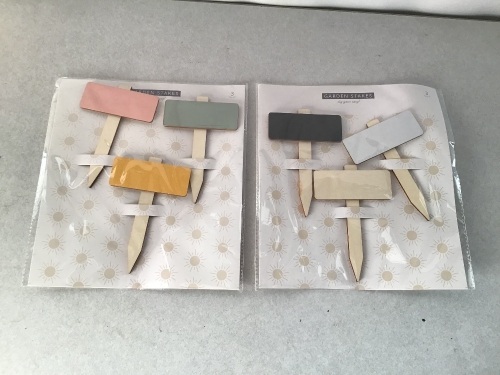 Decorative Mini Garden Stakes, LOT of 16 , New , Retail - $1 - Lot 54