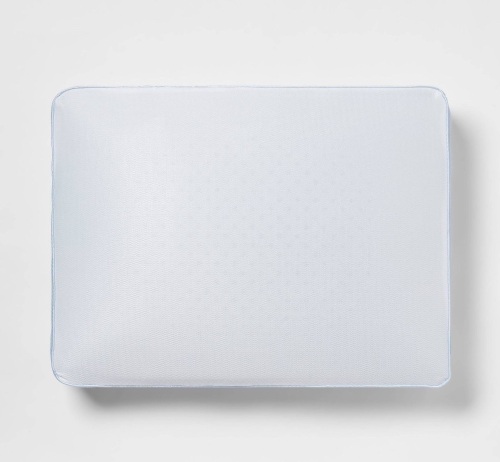 Standard/Queen Cool Touch Memory Foam Bed Pillow - MadeBy Design, Like New, Retail - $35 - Lot 77