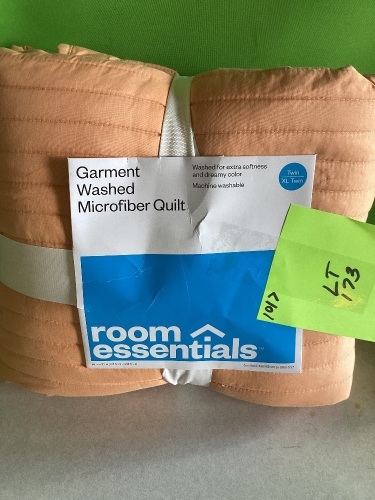 Garment Washed Microfiber Quilt - Room Essentials, New, Retail - $25 - Lot 173