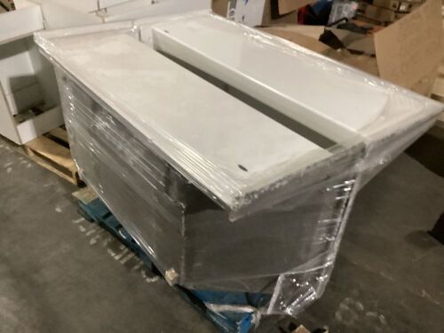 Pallet of Salvage Bathtubs - Items May Be Incomplete or Broken - Lot 440