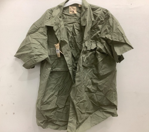 Mens Button-Down Short Sleeve Shirt, Size 2XL - Lot 336