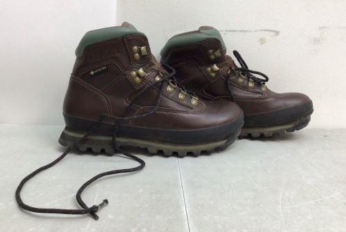 Womens Rimrock Mid GORE-TEX Hiking Boots, Size 8.5M - Lot 57