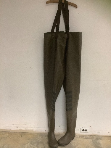 White River Fly Shop Waders, Mens 14, Defective - Rip - Lot 396