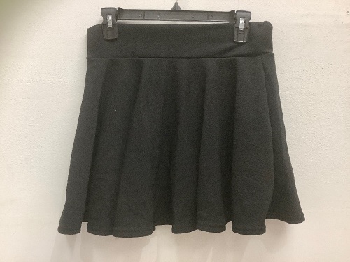 DJT Womens Skort, M, Appears new - Lot 452