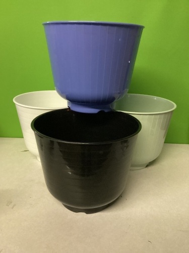 LOT of 4, Planters, New, Retail - $5 - Lot 179