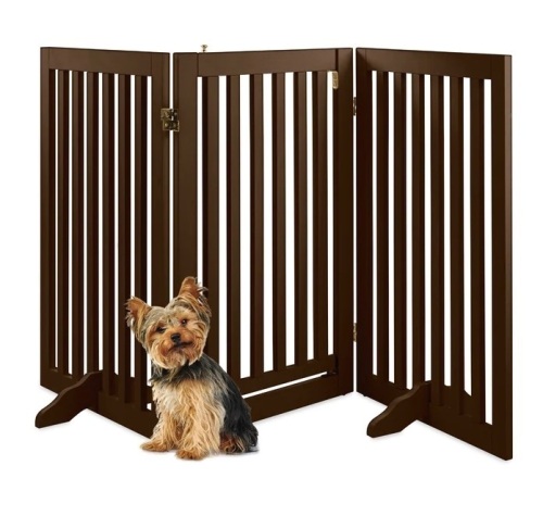 31.5in 3-Panel Freestanding Wooden Pet Gate w/ Door, Support Feet, Like New, Retail - $79.99 - Lot 320