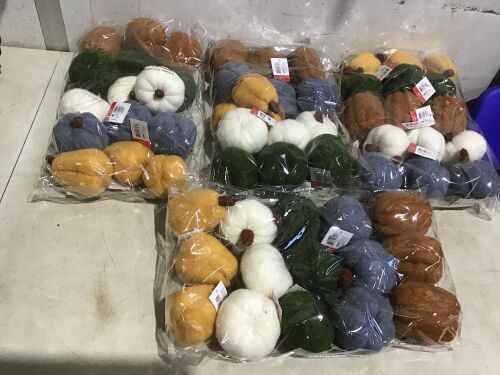 Lot of (4) 15-Packs of Small Felt Pumpkins - Lot 934