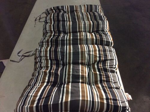 Lot of (6) Outdoor Furniture Cushions, 21" x 41" - Lot 89