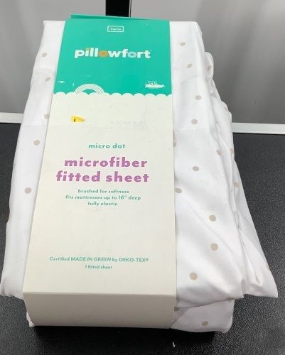 Pillowfort Microfiber Fitted Sheet, Gray Dot, Twin, E-Commerce Return/Appears New - Lot 586