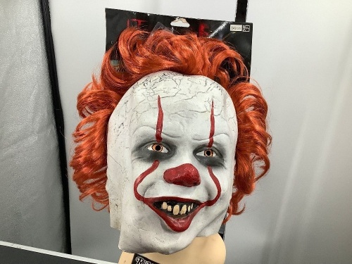 Pennywise Mask, Appears New - Lot 552