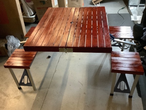 Folding Picnic Table w/ 4 Seats, Appears New - Lot 589