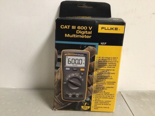 Fluke 107 Digital Multimeter, Powers Up, Appears new, Retail 144.99 - Lot 42