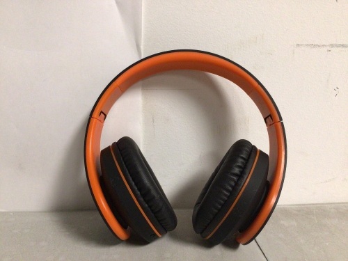 Wireless Headphones, Powers Up, E-Comm Return - Lot 230