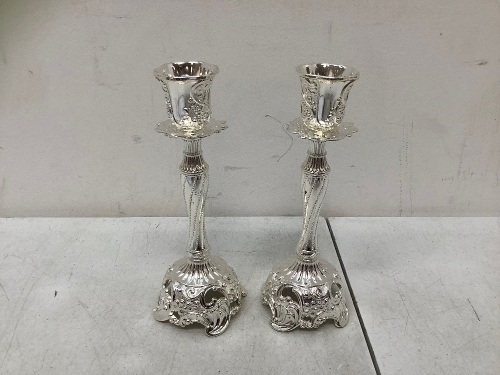 Set of 2 Candlestick Holders, Appears New - Lot 306