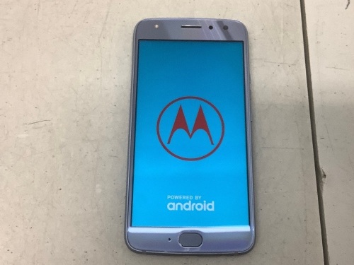 Motorola Smart Phone, Power Up, Unknown Provider, E-Comm Return - Lot 9